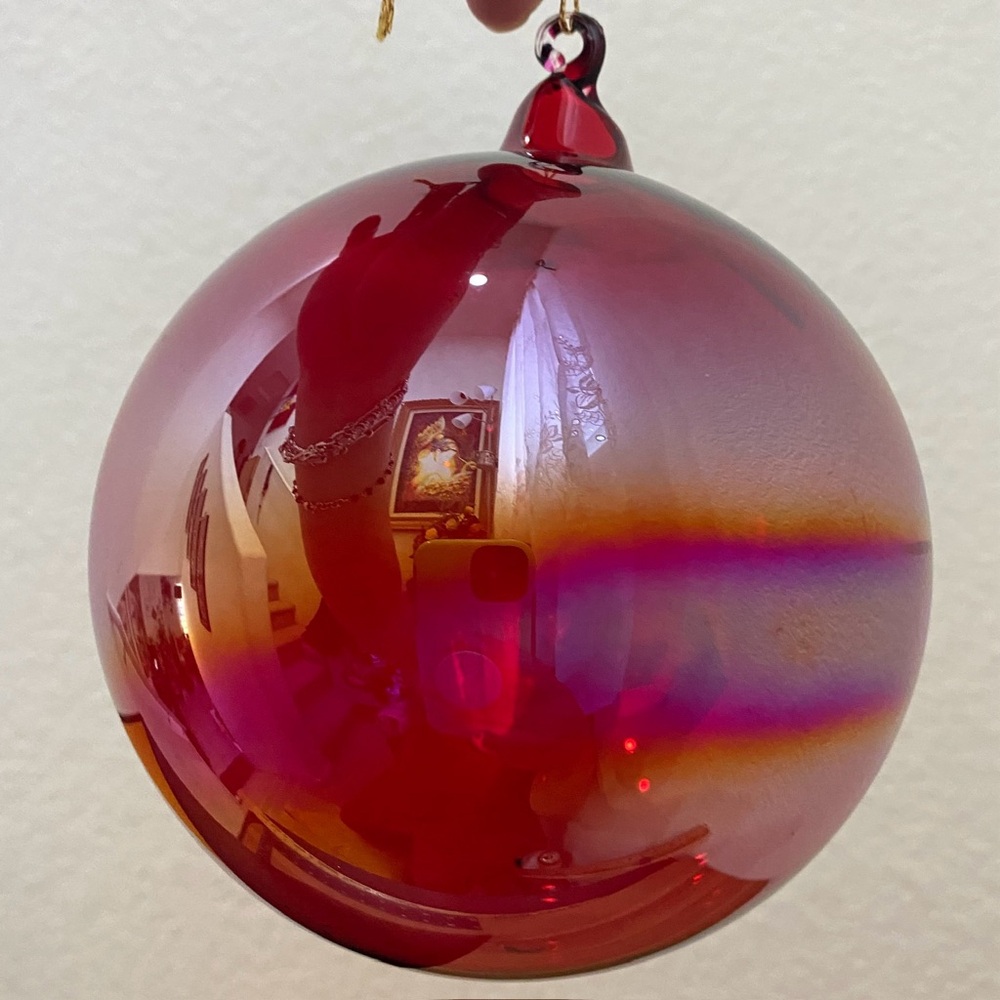 JIM MARVIN Iridescent Red 5-inch Handblown Glass Ball Christmas Ornament
